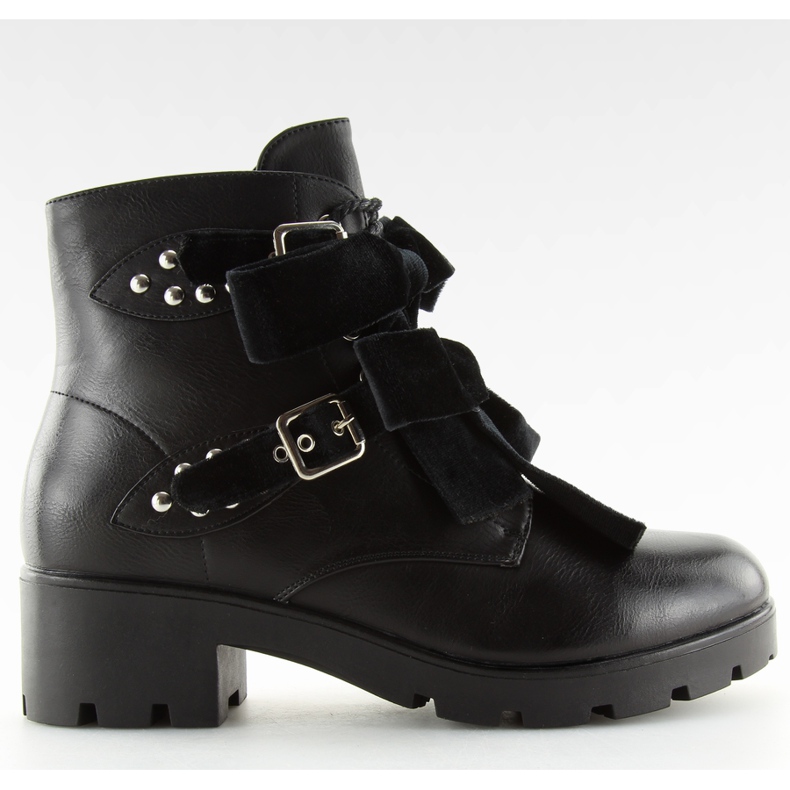 Mustat saappaat nastoilla musta A1208 musta