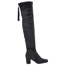 Filippo Mokkanaiset muskettisoturit pylväässä musta