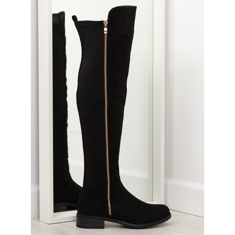 Reidet, joissa on joustavat päälliset mustalla