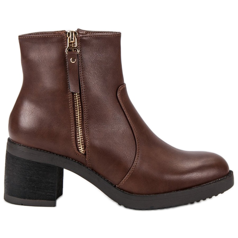 Klassiset saappaat postauksessa ruskea