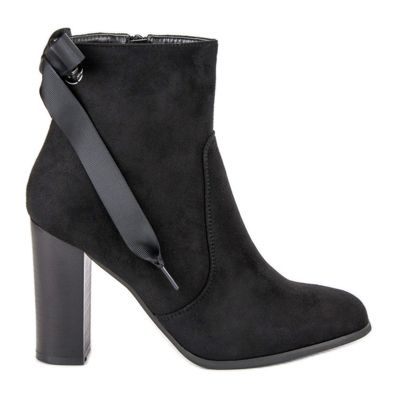 Super Mode Tyylikkäät saappaat postauksessa musta