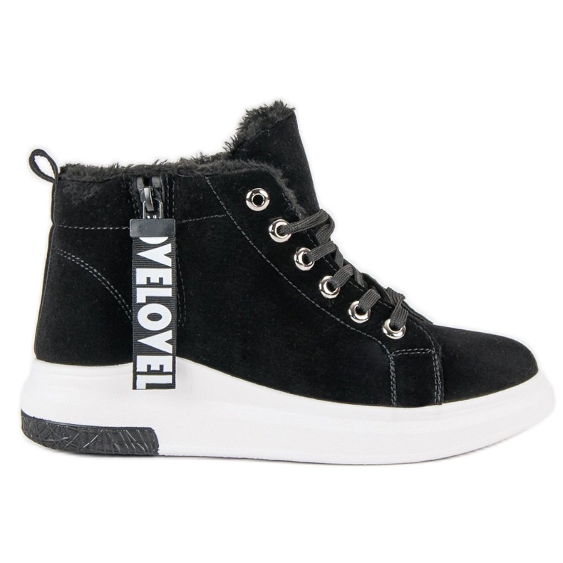 Lämpimät mustat lenkkarit