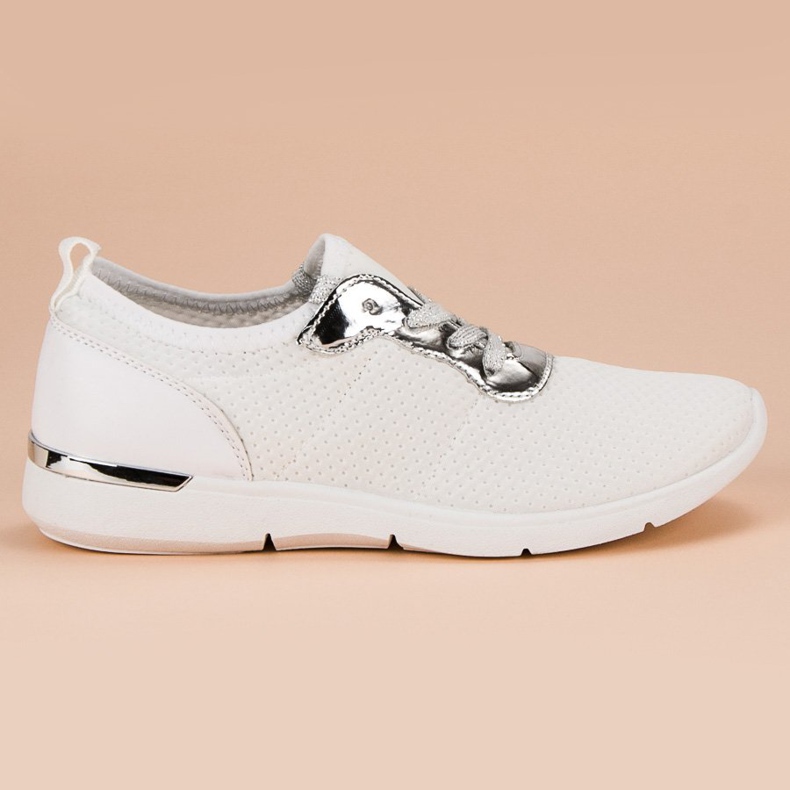 Valkoiset urheilukengät valkoinen