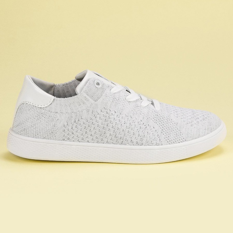 Mukavat urheilukengät valkoinen