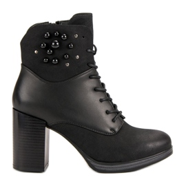 Vinceza Pitsitossut postissa musta