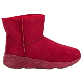 Lumisaappaat lavalla punainen