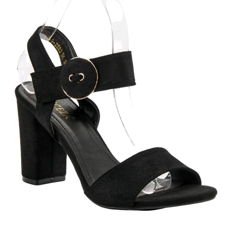 Mustat sandaalit baarissa VINCEZA