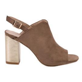 Rakennetut sandaalit VINCEZA -baarissa ruskea