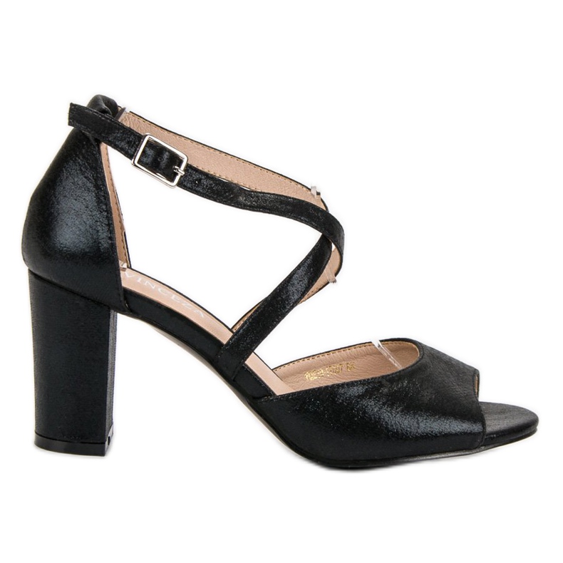 Mustat sandaalit baarissa VINCEZA