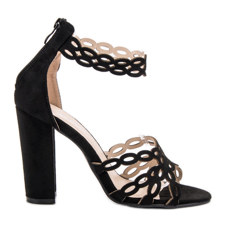 Laura Mode Mustat sandaalit baarissa