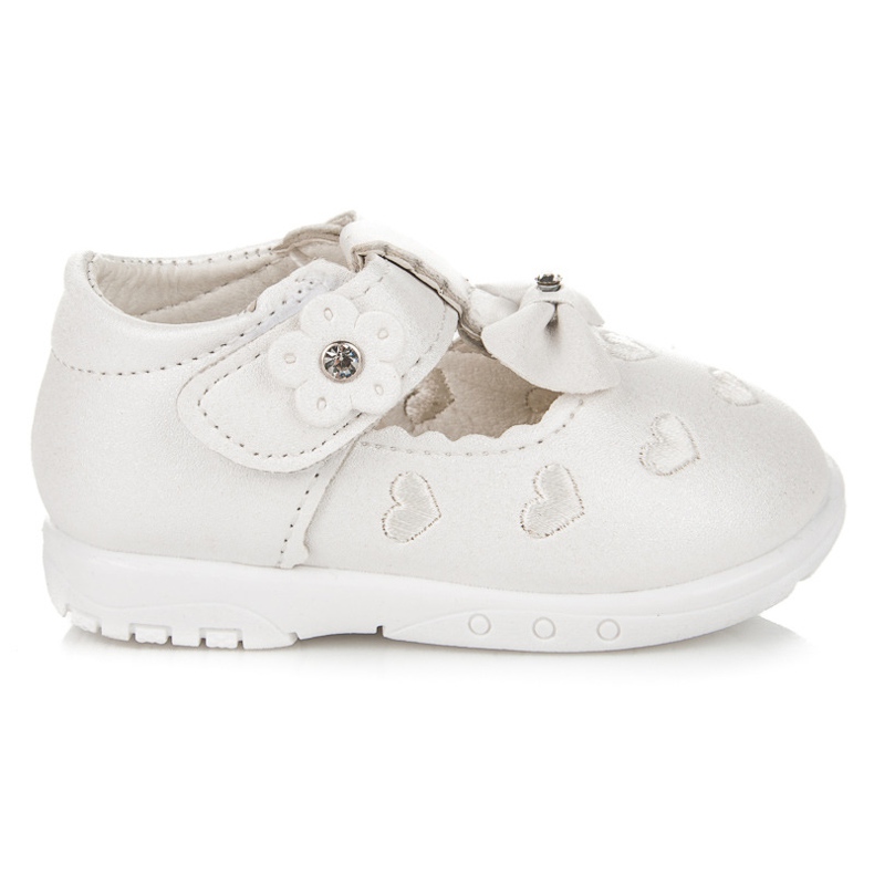 Tossut sydämissä valkoinen