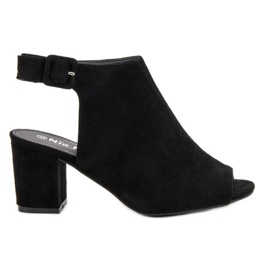 Nio Nio Rakennetut sandaalit baarissa musta