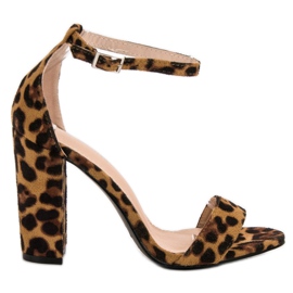 Ch. Creation Pilkulliset sandaalit baarissa ruskea