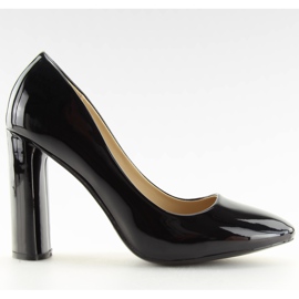 Pumput mustalla B-23 Musta II-GAT