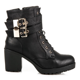 Mukavat saappaat turkiksella musta