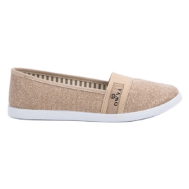 Kultaiset lippalakit kultainen