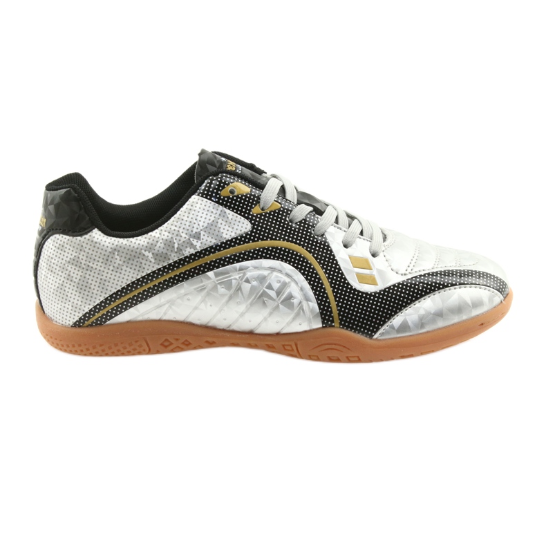 American Clubin urheiluhalli hopeaa