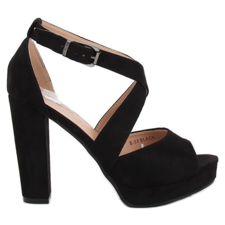 Mustat sandaalit alustalla B-88 Black