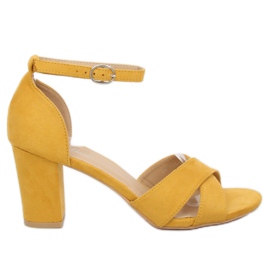 Keltainen FH-3M26 Keltaiset sandaalit postissa