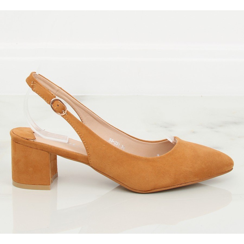 Pumput, joissa on altistettu kantapää kameli S0-231 Camel II-GAT ruskea