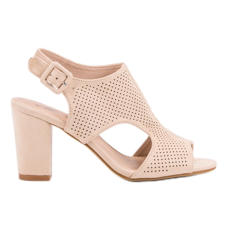 Avoimet sandaalit postissa ruskea