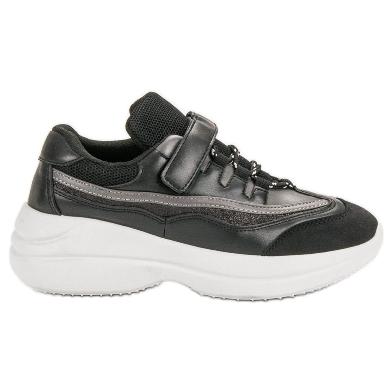 Muodikkaat mustat lenkkarit