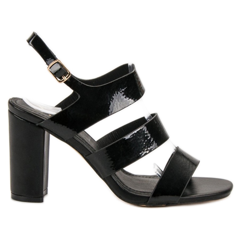 SHELOVET Mustat sandaalit baarissa