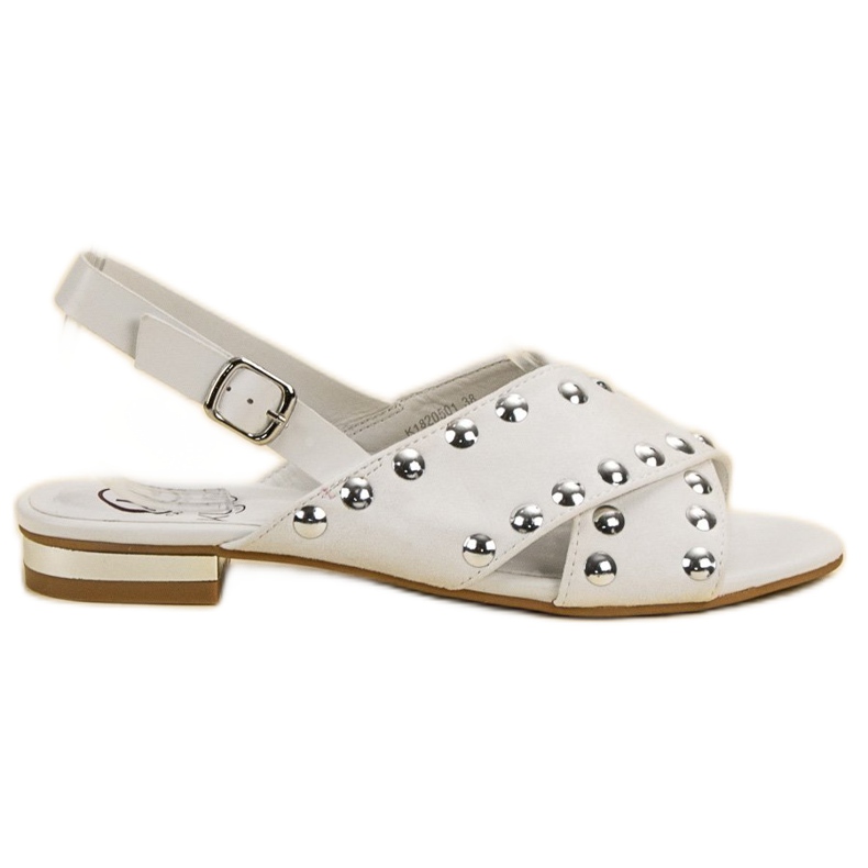 Kylie Valkoiset sandaalit, jotka on kiinnitetty soljella valkoinen