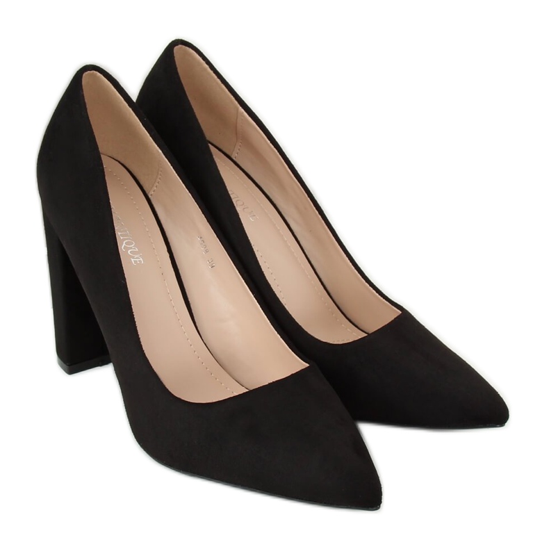 Pumput mustalla pylväällä 4008 Musta