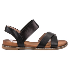 Mannika Mustat sandaalit pyyhekumilla