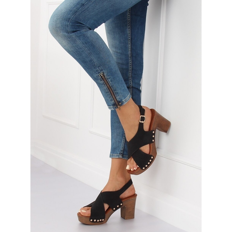 Mustat sandaalit tukkeutuvat mustalta D-131 Black II-GAT