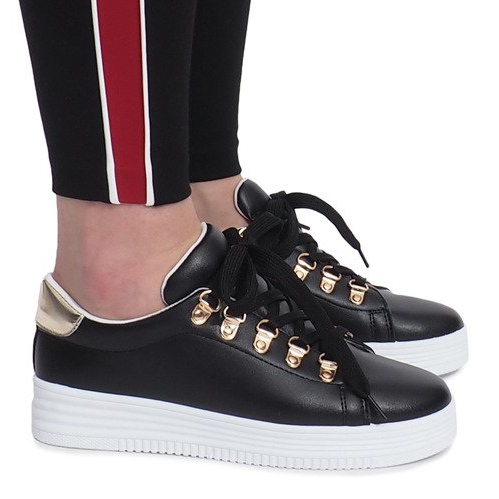 Rucolan mustat lenkkarit