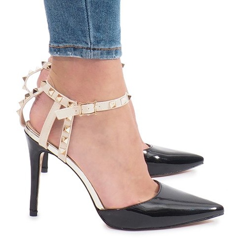 Mustat lakatut korot Behati -nastoilla monivärinen keltainen