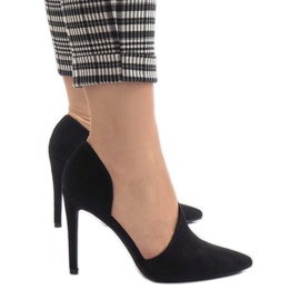 Mustat epäsymmetriset C82A -korkokengät