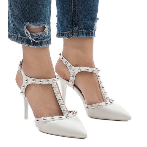 Valkoiset lakatut korot B-57-nastoilla valkoinen