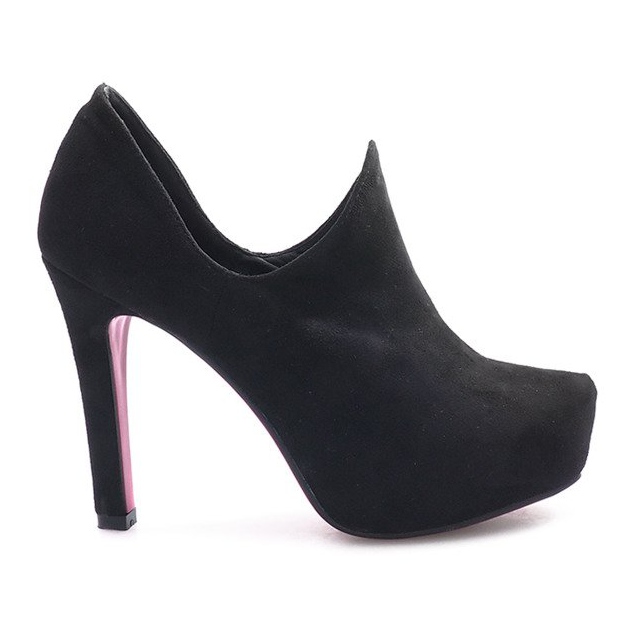 Gisèlen mustat nilkkurit