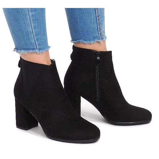 Pyyhekumi HQ-8A813-1 mustat saappaat postissa