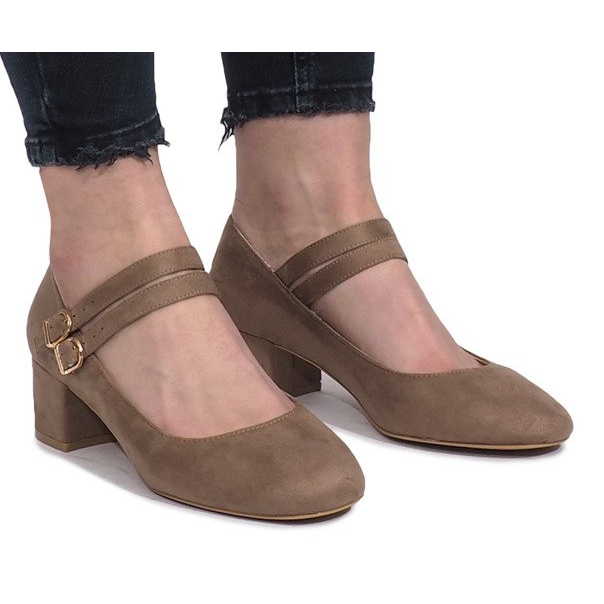 Beige pumput Tamara -pylväässä