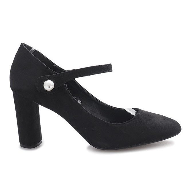 Milayan pylvään mustat pumput