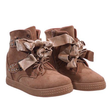 Vaaleanpunaiset lenkkarit kiilassa A-79 vaaleanpunainen