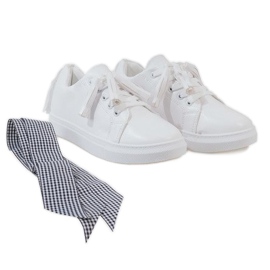 Valkoiset lenkkarit hapsuilla HS713-9 valkoinen