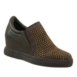 Vihreät lenkkarit kiilassa XW37005