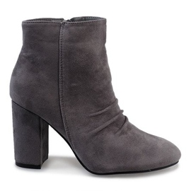 Harmaat mokkanahkaiset nilkkurit 0M803 -pylväässä