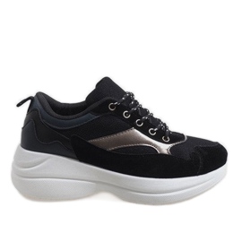 Muodikkaat mustat urheilukengät vuodelta 1862