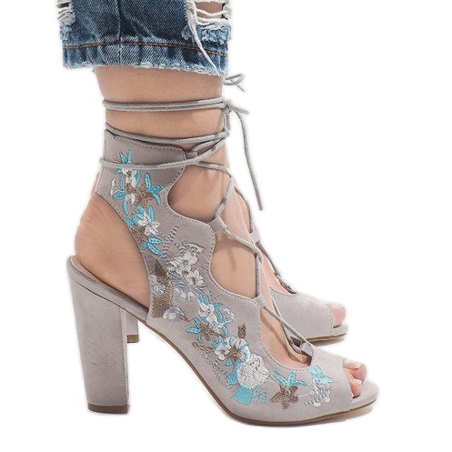 Harmaat avoimet saappaat postissa 1610-223