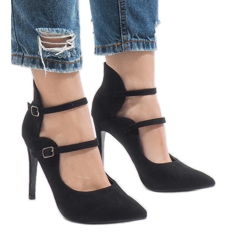 Mustat saappaat korkokengissä 6613-5