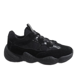 2018-13 mustat urheilukengät