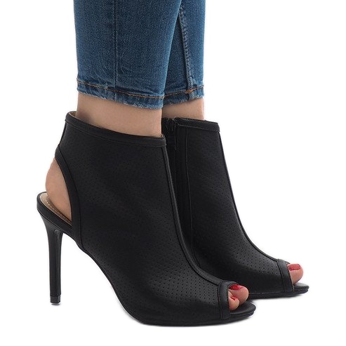 Mustat nilkkurit 1551-150