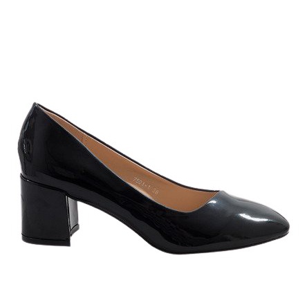 Mustat lakatut pumput 7501-1-pylväässä