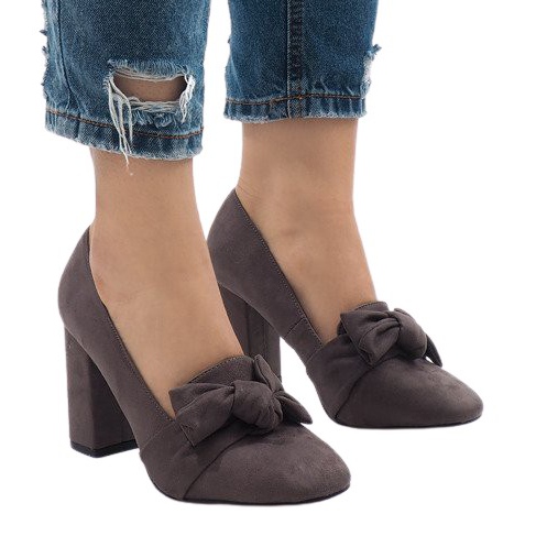 Harmaat mokkapumput N510 -pilarissa